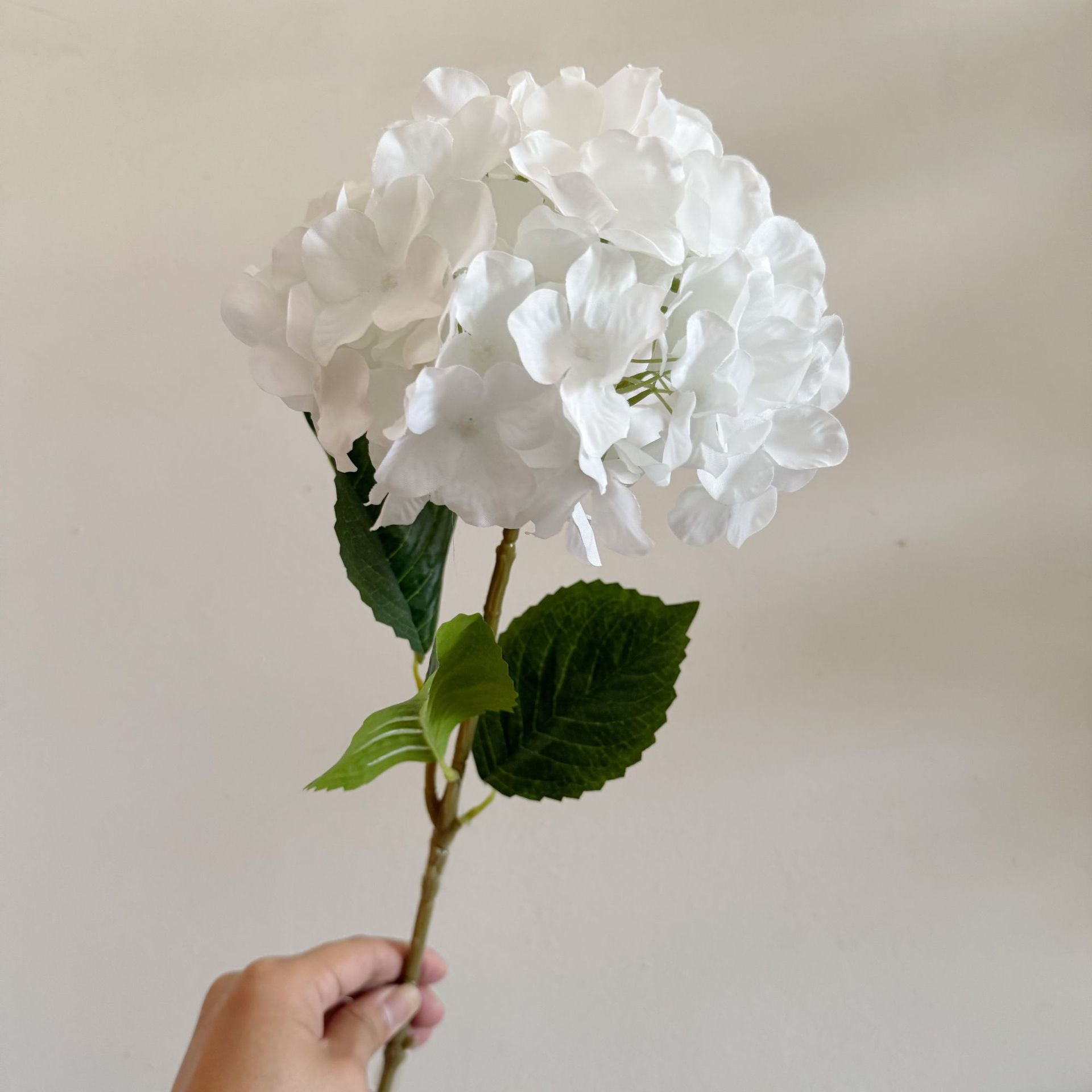 5-Piece White Premium Lifelike Hydrangea Artificial Flowers- 60cm Long Stem Faux Floral Bouquet for Home, Wedding & Vase Decor